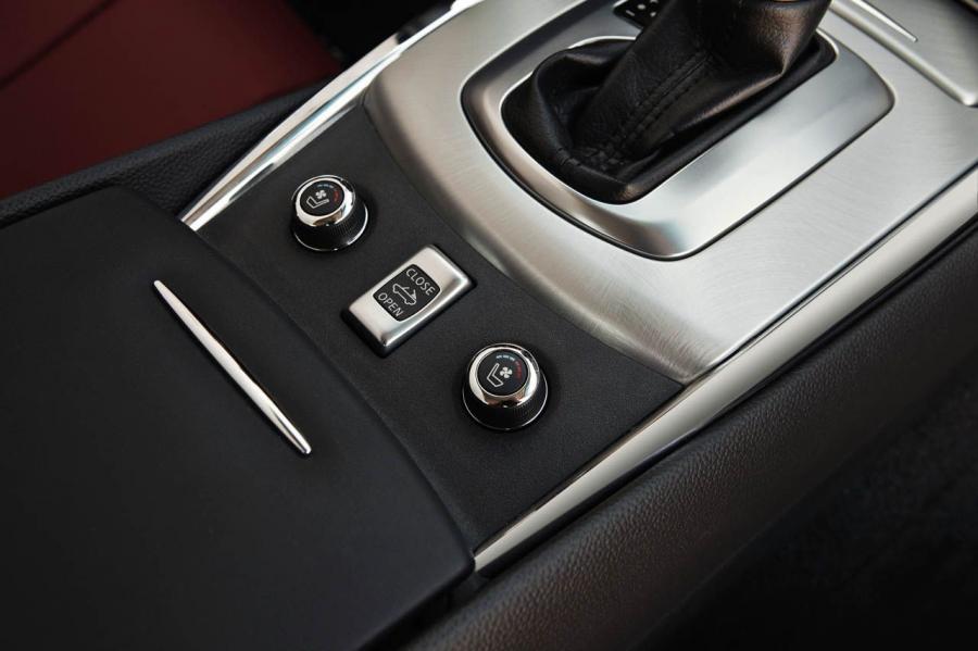  Infiniti G37 IPL Convertible 2013 года  (фото 10 из 37)